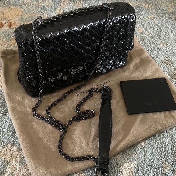 Bottega Veneta Handbags - Authentic Bottega Veneta crossbody bag - black/snake skin